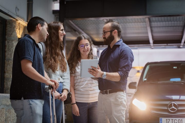 Diver showing the way of transfer